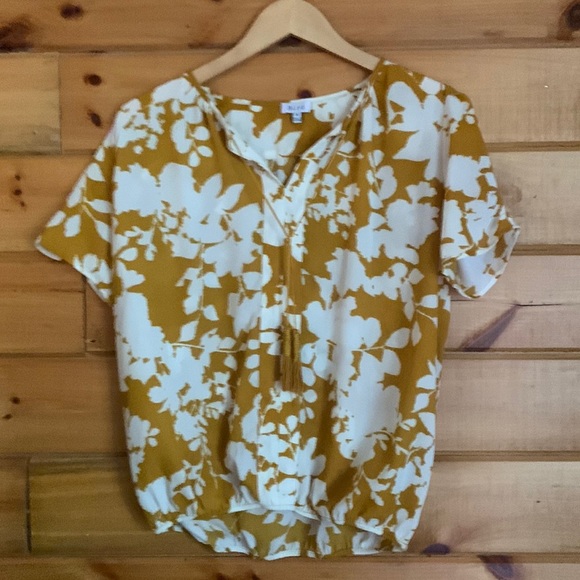 Beautiful yellow and white floral top with decorative tassels. Size M. - Picture 3 of 7